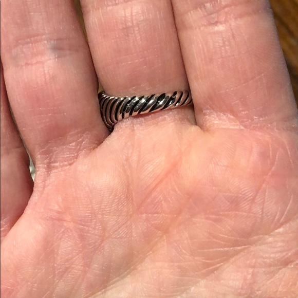 Gorgeous stack looking ring - Picture 2 of 2